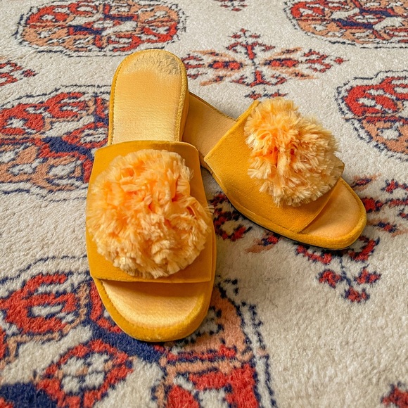 Vintage 50s Merigold Velour Pom Slip On Slippers - Picture 4 of 4